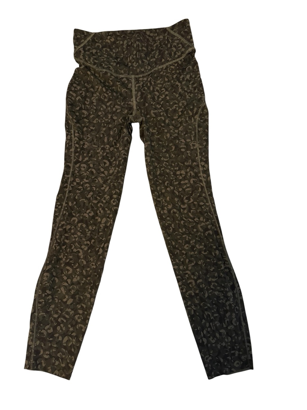 Lululemon camo Sz 6 capris in Dark Olive